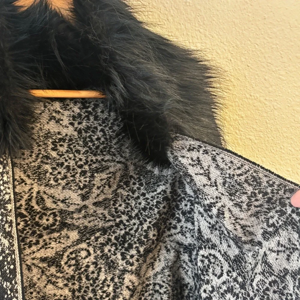 Madison 88 Anthropologie Floral Paisley Faux Fur‎ Shawl Wrap Fringe One Size